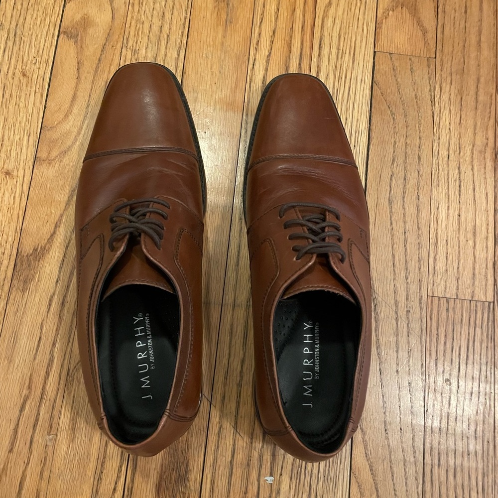 Johnston & Murphy Mens size 11. worn twice. Novick Brown Cap Toe Lace Up Shoes.